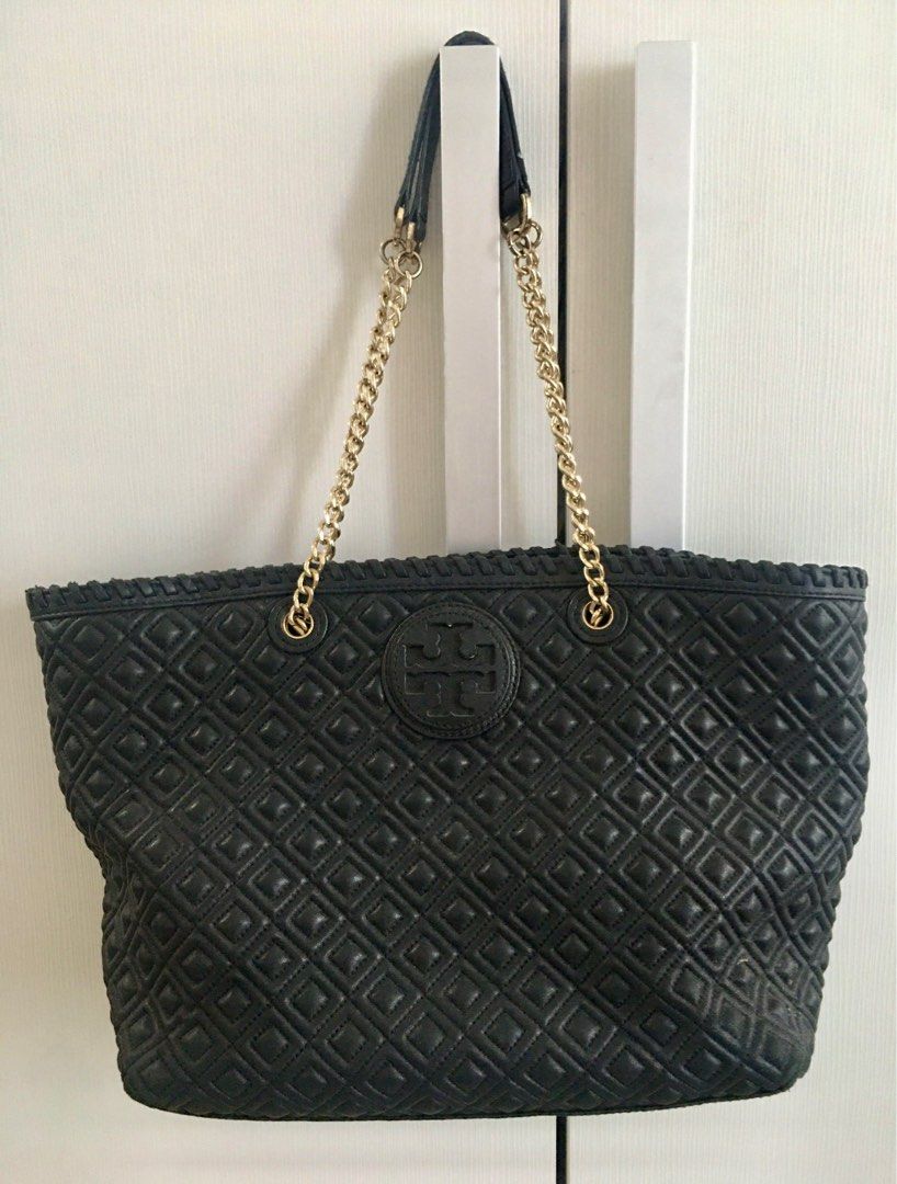 Tory Burch Marion Quilted Tote Bag (Category: Luxury Bags & Wallets) located in Quezon City. Submitted by vtmanforest (Listing ID 1326452770, Image 1). Description: RUSH!!! Authentic well loved bag Selling low Kindly check photos for reference Handle leather straps with rubs but still sturdy Interior is clean decluttering Slightly negotiable.