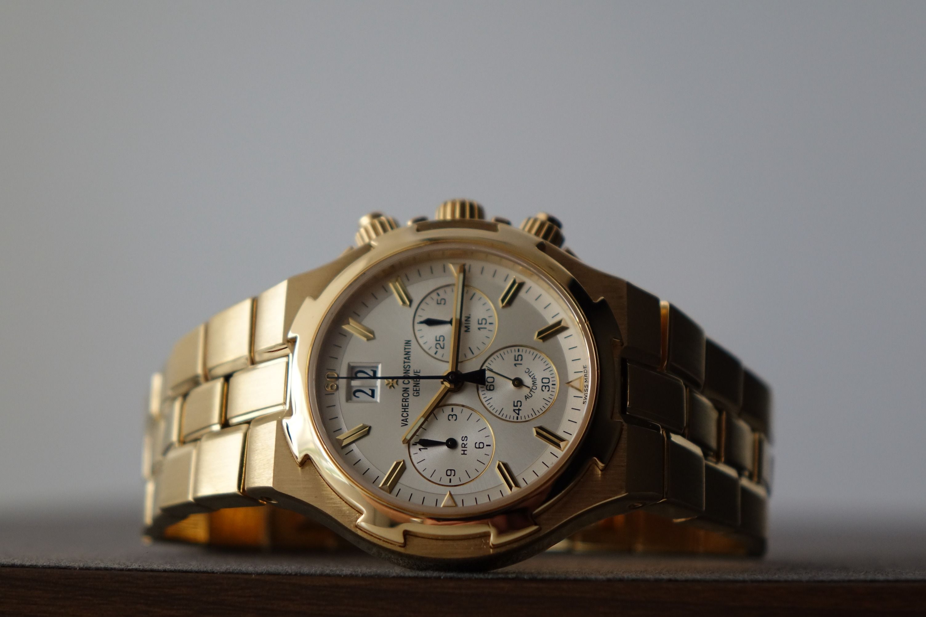 Vacheron Constantin Overseas Chrono 18k gold 49140/423J, Luxury
