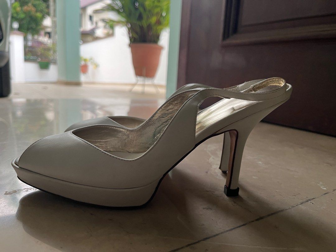 Vera Wang white heels size 37