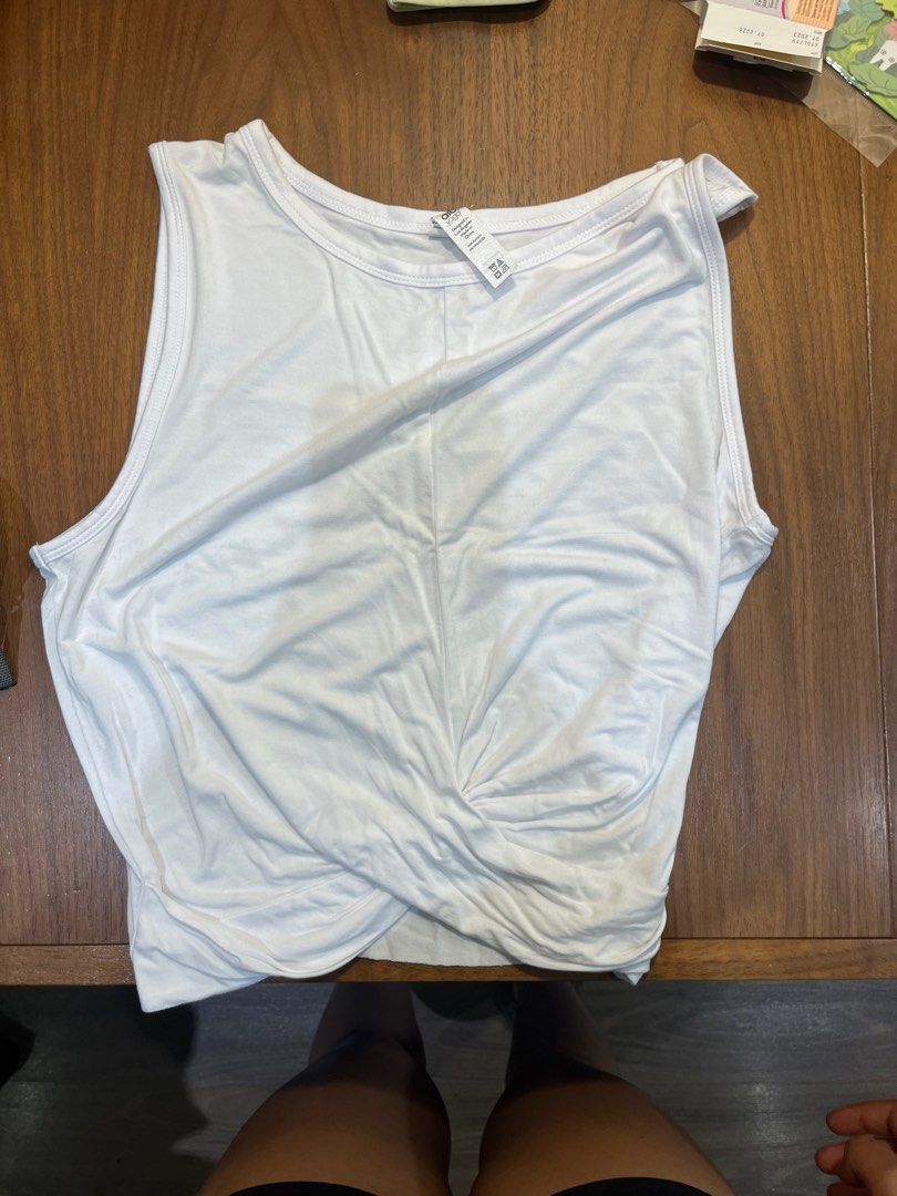 Alo Yoga twist front top Women s Fashion Activewear on Carousell