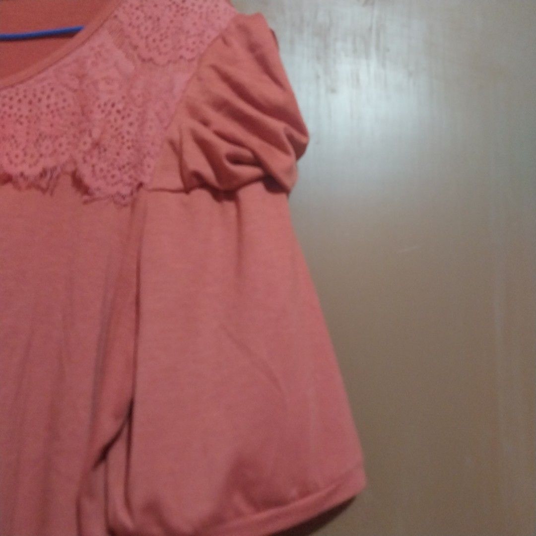 APPLE &EVE pre loved tshirt blouse Size XL (Category: Blouses) located in Las Pinas. Submitted by declutteringislife (Listing ID 1323319532, Image 3). Description: pre loved Apple & Eve blouse size XL color dark orange/ rust (lighter in pic due to lighting) cotton fabric with nice details and sleeve design.