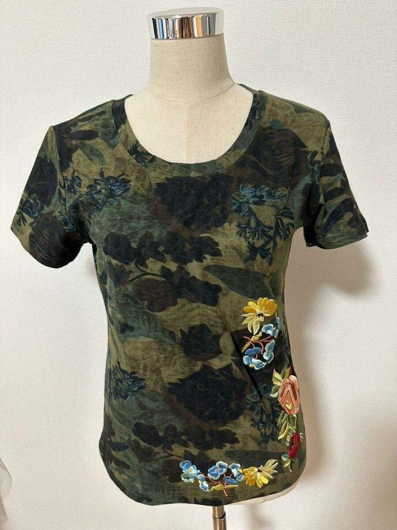 Christian Dior 2004 CAMOUFLAGE T-SHIRT Christian Dior 2004 CAMOUFLAGE T-SHIRT