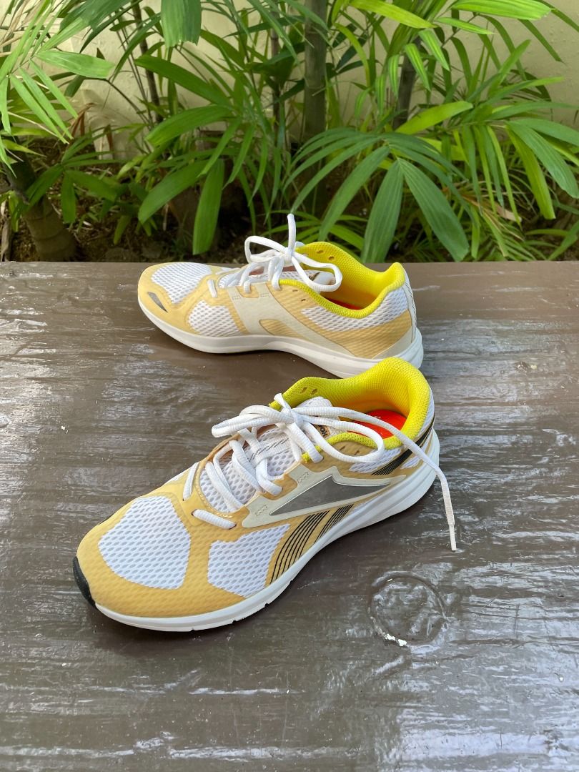 Reebok sneakers mens gold store
