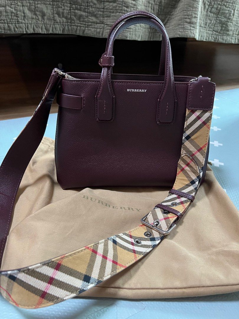 Burberry Banner Mahogany Bag (Category: Luxury Bags & Wallets) located in Quezon City. Submitted by actank (Listing ID 1323286113, Image 2). Description: Burberry Banner tote bought in Burberry boutique in Dubai Airport Timeless and elegant design RFS: no longer being used.