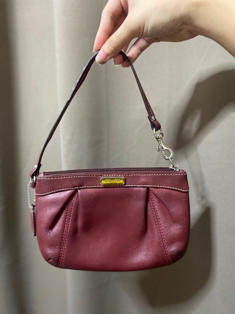 Vintage Coach Red Maroon Pouch (Category: Purses & Pouches) located in San Juan City. Submitted by loveduseditems (Listing ID 1323378134, Image 3). Description: Original Coach pouch with handle Can fit so many things.
