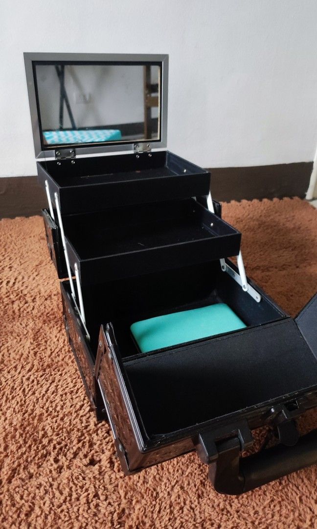 Cosmetic/Jewellery Organiser (Category: Accessory Holder, Box & Organizers) located in Makati City. Submitted by cpippa (Listing ID 1323316281, Image 1). Description: with mirror 9.5x7x7.5 inches.
