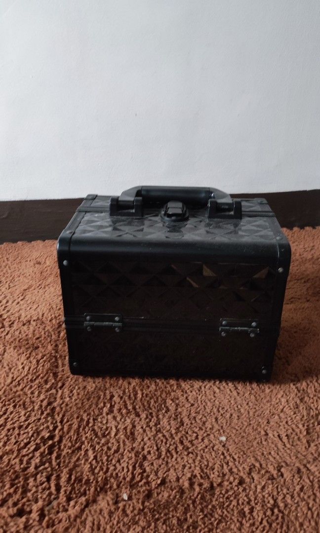 Cosmetic/Jewellery Organiser (Category: Accessory Holder, Box & Organizers) located in Makati City. Submitted by cpippa (Listing ID 1323316281, Image 2). Description: with mirror 9.5x7x7.5 inches.