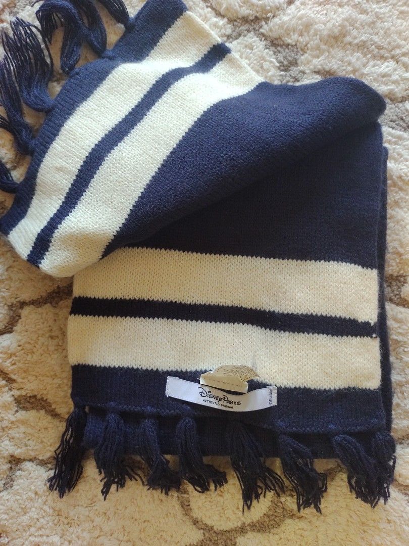Disney Parks Mickey Mouse knitted scarf (Category: Scarves) located in Davao. Submitted by dada_ahi (Listing ID 1323313950, Image 2). Description: used once.