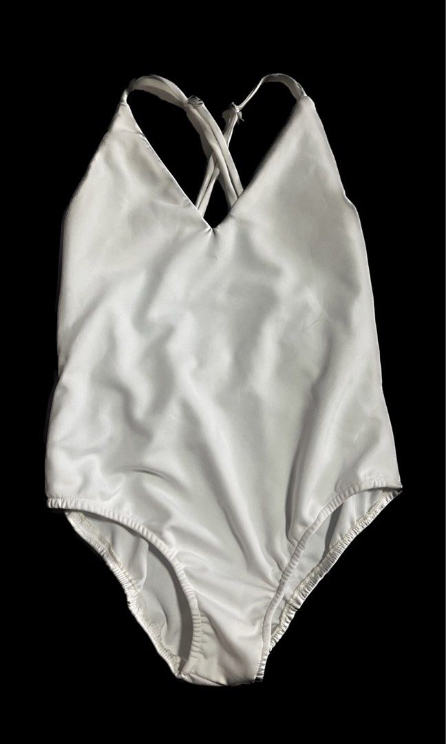 Ete Style Swimsuit (Category: Bikinis & Swimsuits) located in Manila. Submitted by praynes (Listing ID 1323325668, Image 1). Description: One piece swimsuit Size- (S) Never been used.
