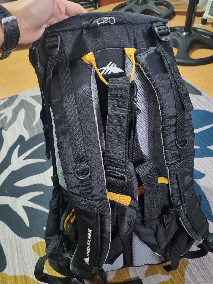High Sierra Colts 40 Men s Fashion Bags Backpacks on Carousell