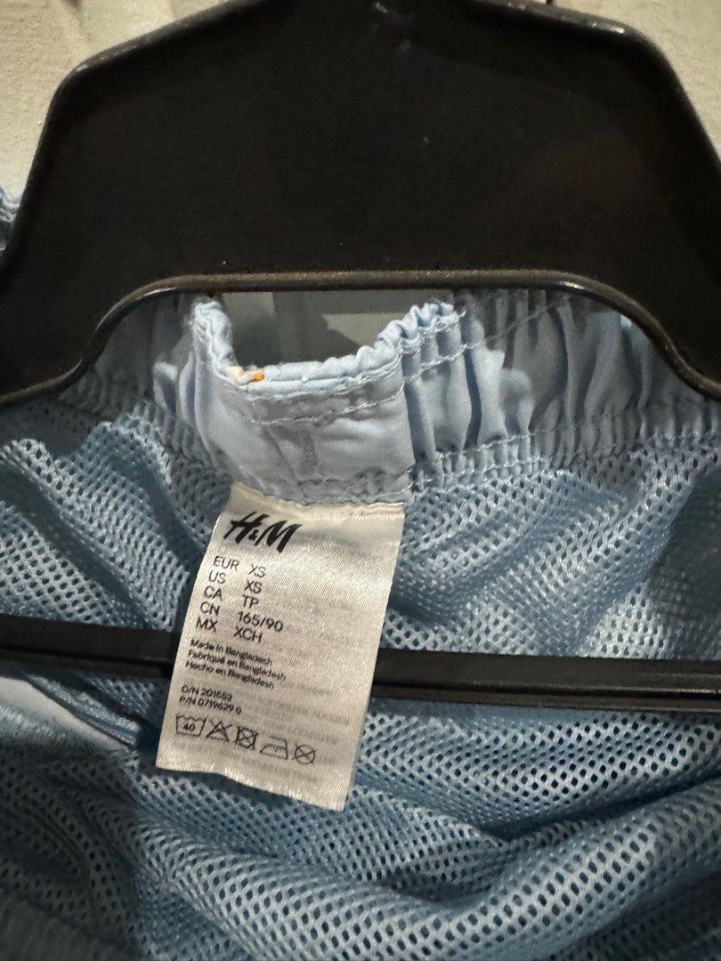 H&M Men’s Board Shorts (Category: Swim Trunks & Board Shorts) located in Kawit. Submitted by erickpasco (Listing ID 1323354812, Image 2). Description: good condition, 550 each take both 1k Blue - XS Leopard - S.