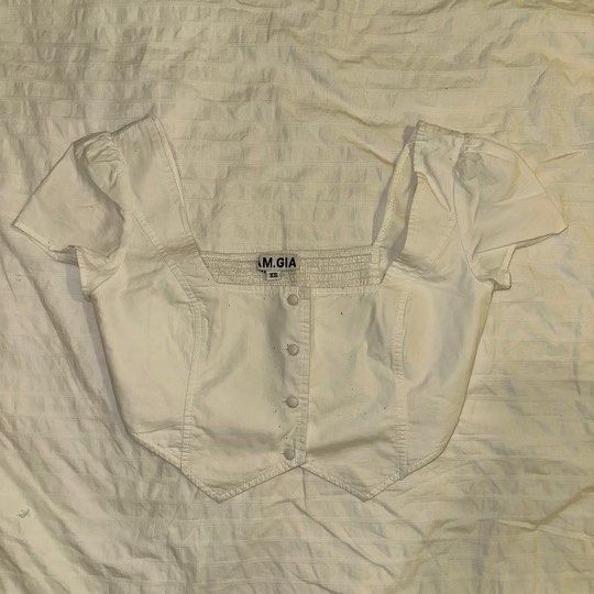 I AM GIA top (Category: Shirts) located in Quezon City. Submitted by declutterqa (Listing ID 1323350977, Image 2). Description: ⭐️ has paint splatters, shown on pic! — selling low because of that Please read before asking questions! 🪭 Items are slightly negotiable as I am heavily decluttering, no swaps/trades. 🧾 Payment via GCASH/BPI QR 🛵 Delivery within metro manila thru grab/lalamove booking by buyer. Delivery outside of Metro Manila via LBC