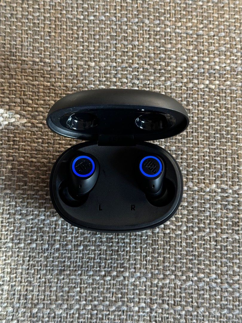 JBL Free II Wireless Earbuds (Category: Earphones) located in Quezon City. Submitted by k.morales (Listing ID 1323278414, Image 2). Description: Selling my JBL Free II Wireless Earbuds in black! Practically brand new, used only for testing. RFS: bought to replace lost Sony earbud but found the missing one SRP: 8k, price slightly negotiable 📍Quezon City (DF c/o buyer) 💰Payment: BPI, Metrobank, or UnionBank.
