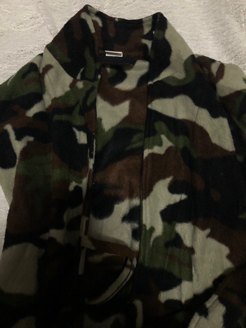 Kids bathrobe (Category: Bathtub & Bath Accessories) located in Baguio. Submitted by donafaye (Listing ID 1323294692, Image 2). Description: Kids bathrobe Small on tag 6-7 yrs old depends on body frame No issues.