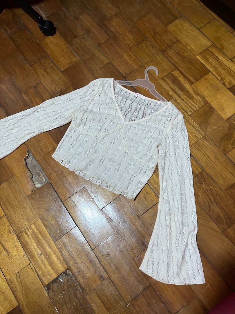 Lace bell sleeved crop top (Category: Longsleeves) located in Bacoor. Submitted by Alliahmaeee (Listing ID 1323374994, Image 2). Description: Fits s-m Stretchy .