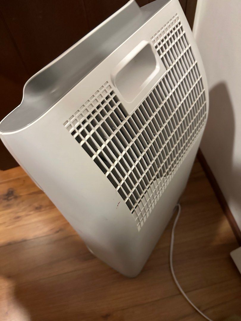 Lasco Air Purifier (Category: Air Purifiers & Dehumidifiers) located in Muntinlupa City. Submitted by eksamano (Listing ID 1323402756, Image 2). Description: In very good condition used during pandemic only.For me the most effective purifier for big spaces. Rfs decluterring and we have 2 more air purifiers. Just needs new filter can be bought from blue or orange online shop app.