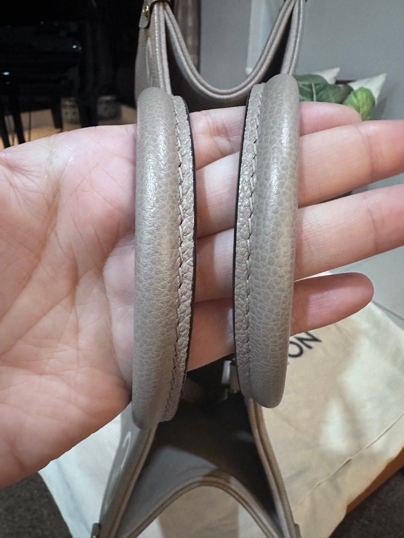 LOUIS VUITTON ON THE GO MM (Category: Luxury Bags & Wallets) located in Cebu City. Submitted by kathy.molina (Listing ID 1323272331, Image 2). Description: *** CEBU ITEM *** *** comes complete*** *** in very good condition, NO FOUL SMELL*** *** RFS: upgrade ***.
