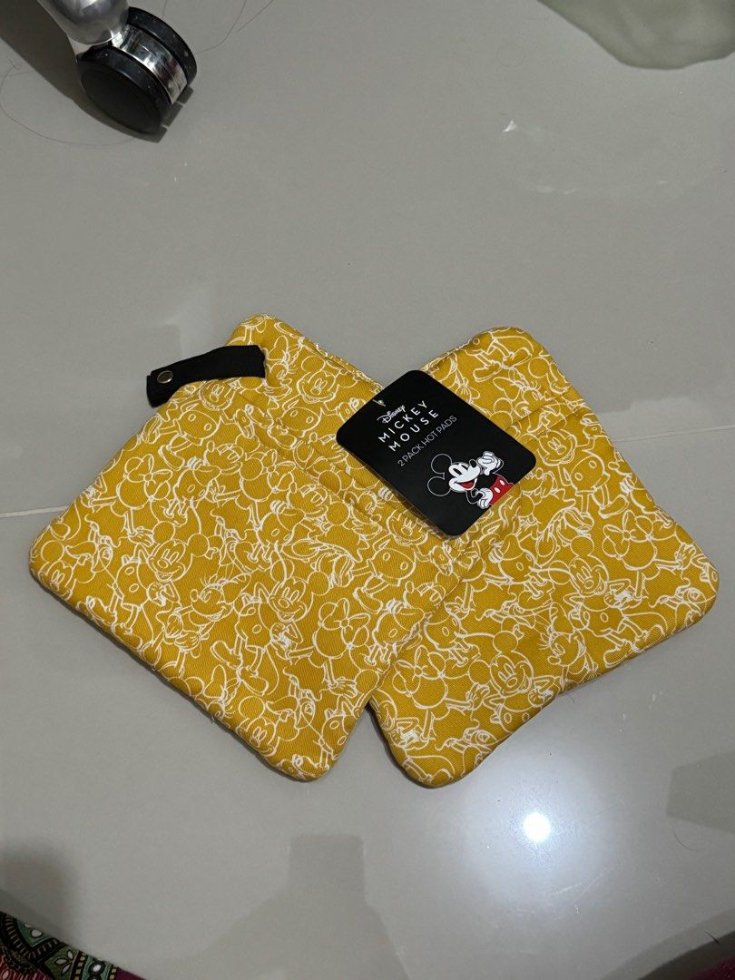 Mickey Mouse 2 Pack Pot Holder (Category: Bakeware) located in Quezon City. Submitted by shelleyyyyy (Listing ID 1323373287, Image 1). Description: Bought in the US.