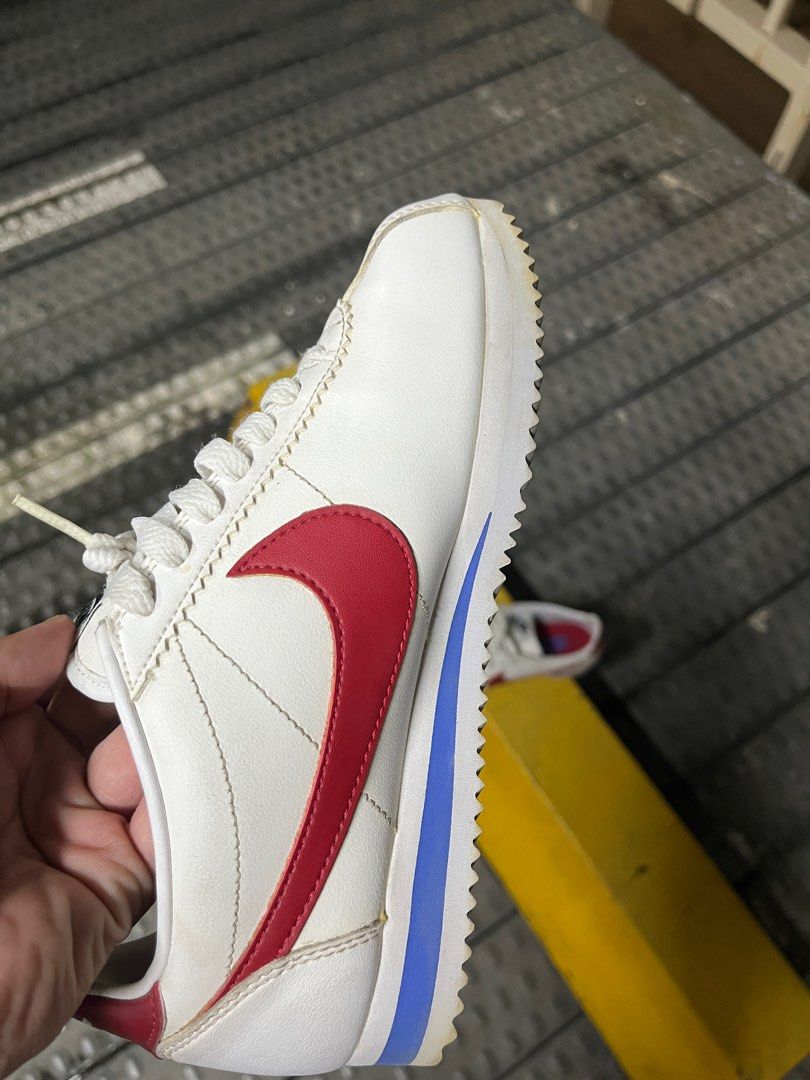Níke Cortez white sneakers (Category: Sneakers) located in Quezon City. Submitted by neriz37986 (Listing ID 1323283747, Image 3). Description: US 5.5 UK 3 22.5 cm EUR 36.