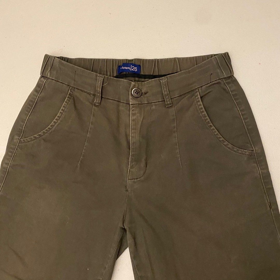 No Apologies Straight-Cut Army Green Pants (Category: Jeans) located in Valenzuela. Submitted by adventurousforester (Listing ID 1323397484, Image 1). Description: Size: 26 (Stretchable) - Ship through Lalamove/Grab - Shipping fee c/o buyer.