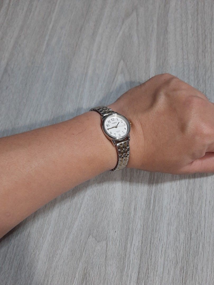 Original Timex Easy Reader Indiglo Classic Ladies Watch (Category: Women's Watches) located in Mandaluyong City. Submitted by time_machine28 (Listing ID 1323381095, Image 3). Description: Ptpa, SALE...SALE...SALE... SALE...SALE...SALE... 1,860 Pesos Only Timex Easy Reader Ladies Original/legit Bnew condition No issue Two tone Watch only Fit's up to 6.5 inches wrist Bought in u.s Size 25mm Women 09173459191 DM me.