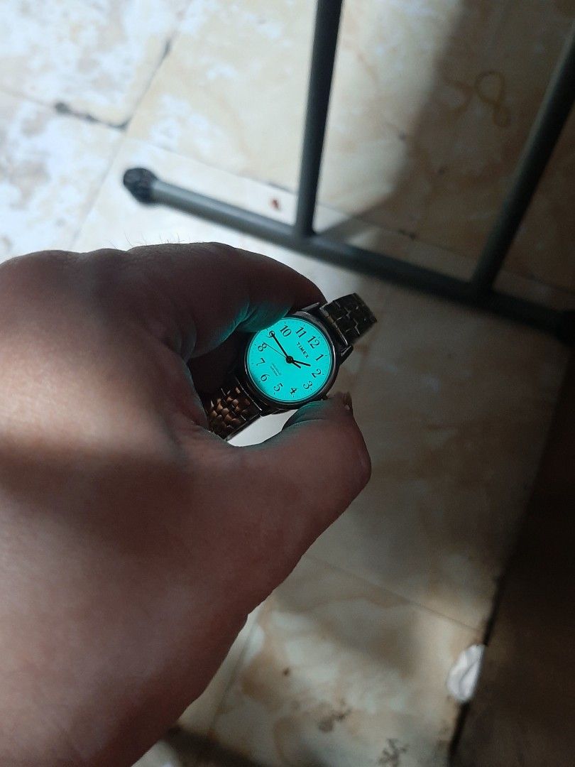 Original Timex Easy Reader Indiglo Classic Ladies Watch (Category: Women's Watches) located in Mandaluyong City. Submitted by time_machine28 (Listing ID 1323381095, Image 2). Description: Ptpa, SALE...SALE...SALE... SALE...SALE...SALE... 1,860 Pesos Only Timex Easy Reader Ladies Original/legit Bnew condition No issue Two tone Watch only Fit's up to 6.5 inches wrist Bought in u.s Size 25mm Women 09173459191 DM me.