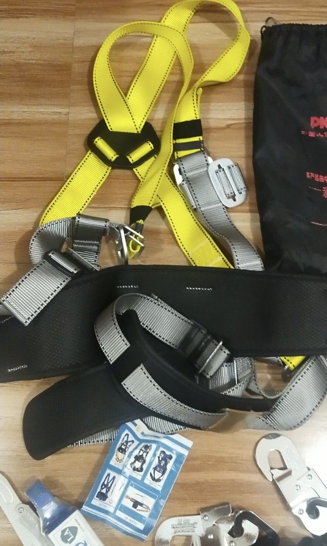 safety harness fullset (Category: Construction Tools & Equipment) located in Muntinlupa City. Submitted by grayfox05 (Listing ID 1323301824, Image 3). Description: for sale safety harness fullset...2800 pesos meet up bayanan public market or super8 bayanan.