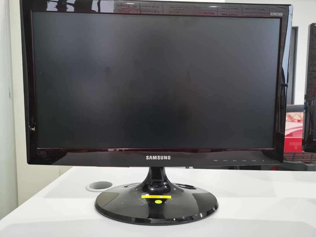 SAMSUNG s20d300nh monitor (Negotiable), Computers & Tech, Parts ...