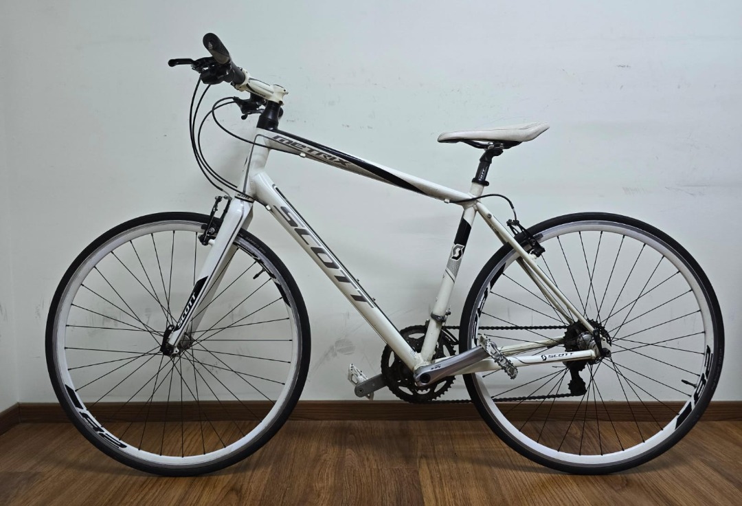 SCOTT Metrix 10 Hybrid Bike Road Bike Sports Equipment Bicycles Parts Bicycles on Carousell