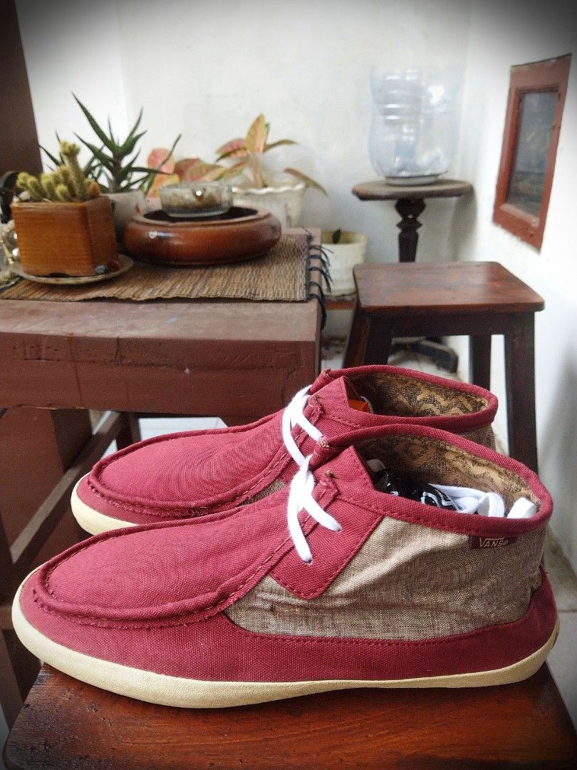 Sepatu sneakers brand Vans Rata Vulc Mid sz 42 Fesyen Pria Sepatu Sneakers di Carousell