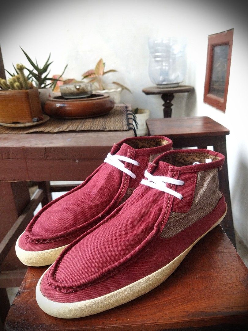 Sepatu sneakers brand Vans Rata Vulc Mid sz 42 Fesyen Pria Sepatu Sneakers di Carousell