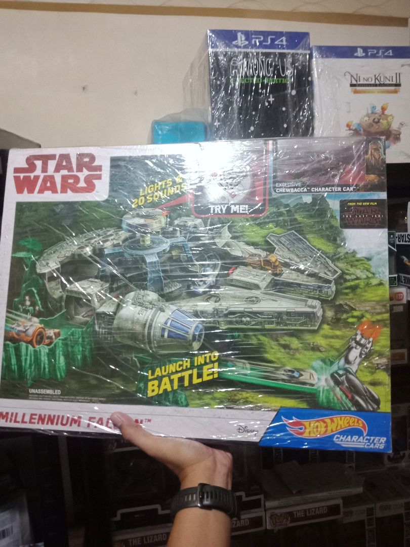 Star Wars Hot Wheels Millennium Falcon Track Set (Category: Action & Battle Toys) located in San Jose. Submitted by gamesandgeeks (Listing ID 1323390879, Image 1). Description: Star Wars Hot Wheels Millennium Falcon Track Set Retired *never been opened/used *not perfect box/bad box *not for box collector Can be shipped via LBC(not free shipping) Meetups: San Jose City, Nueva ecija Science City of Muñoz Cabanatuan (to be sched if possible) Pm for 