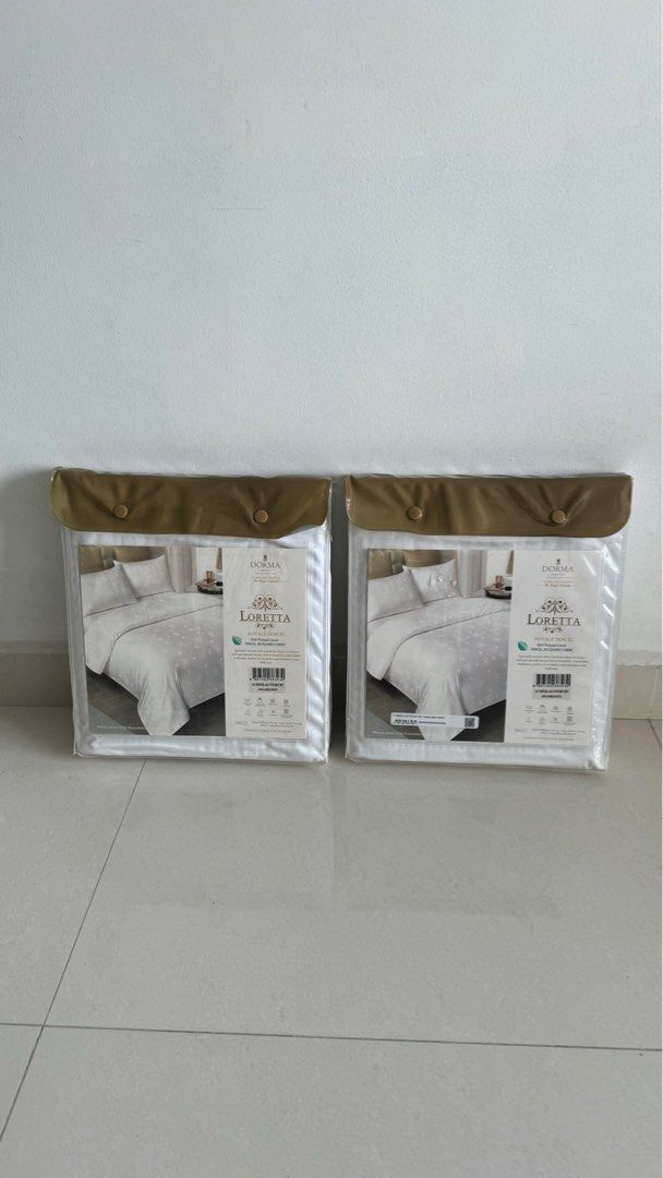 Tencel Bedsheet Single White (Category: Bedding & Towels) located in Singapore. Submitted by muffins9794 (Listing ID 1323351392, Image 3). Description: DORMA ROYALE TENCEL SINGLE SIZE, WHITE COLOR Bedsheet, pillow and bolster cover included! No duvet cover. $55 Some parts may have marks since its put for long, but can be washed away #white #tencel #single #bedsheet #bed #sheet #dorma #pillow #bolster.