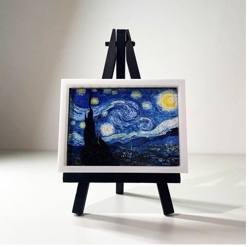The Starry Night by Myung Joon (魔術道具 Magic Props) （分類：互動玩具）位於 Hong Kong。 由 MagicBoxHK 提交（商品編號 1323411874，圖片 1）。簡介： Stock level : 1(O) https://youtu.be/qYx1eH_GTtY?si=JfddfXhgZhhhJ7tD A beautiful collaboration with the masterpiece of the painting and magic… They create magical synergy. Myung Joon teaches all card techniques you need for this beautiful effect. Comes with a mini easel, a frame, special cards, and online instructional video.。