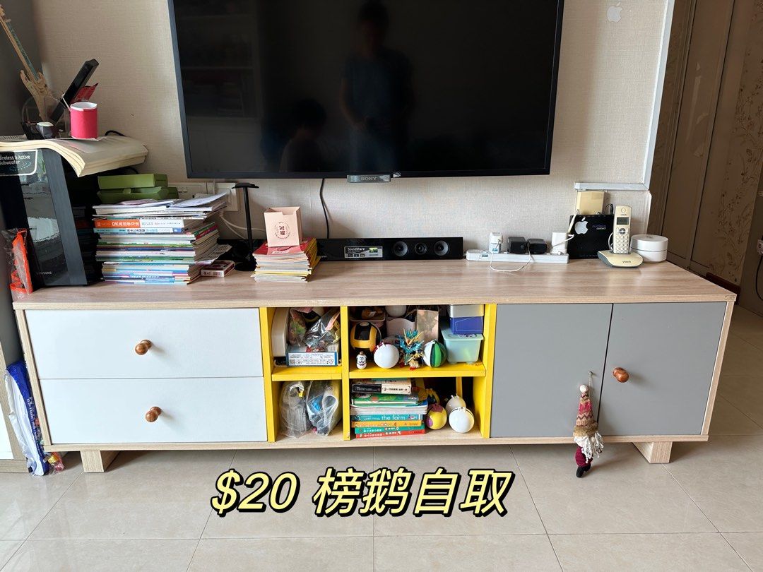 TV Console (Category: TV Consoles) located in Singapore. Submitted by fish2ra (Listing ID 1323321821, Image 1). Description: .