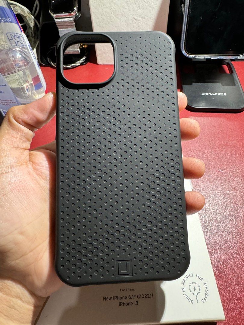 UAG Dot Magsafe Case for iPhone 14/13 (Category: Cases & Sleeves) located in Quezon City. Submitted by violet_08 (Listing ID 1323363215, Image 2). Description: For sale only Brandnew UAG Dot Magsafe Case Compatible with iPhone 14 and iPhone 13 Black 10/10 condition Not used No issues Orig price is 3890.