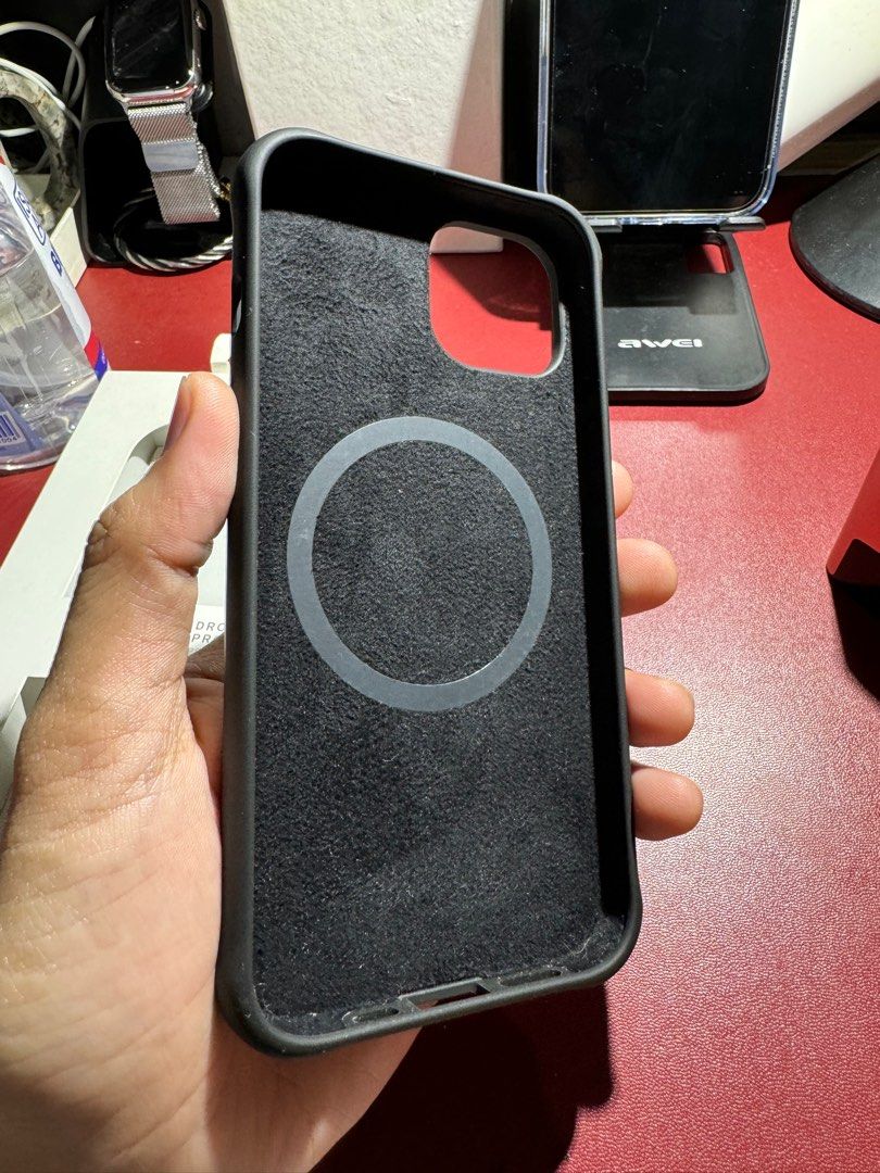 UAG Dot Magsafe Case for iPhone 14/13 (Category: Cases & Sleeves) located in Quezon City. Submitted by violet_08 (Listing ID 1323363215, Image 3). Description: For sale only Brandnew UAG Dot Magsafe Case Compatible with iPhone 14 and iPhone 13 Black 10/10 condition Not used No issues Orig price is 3890.