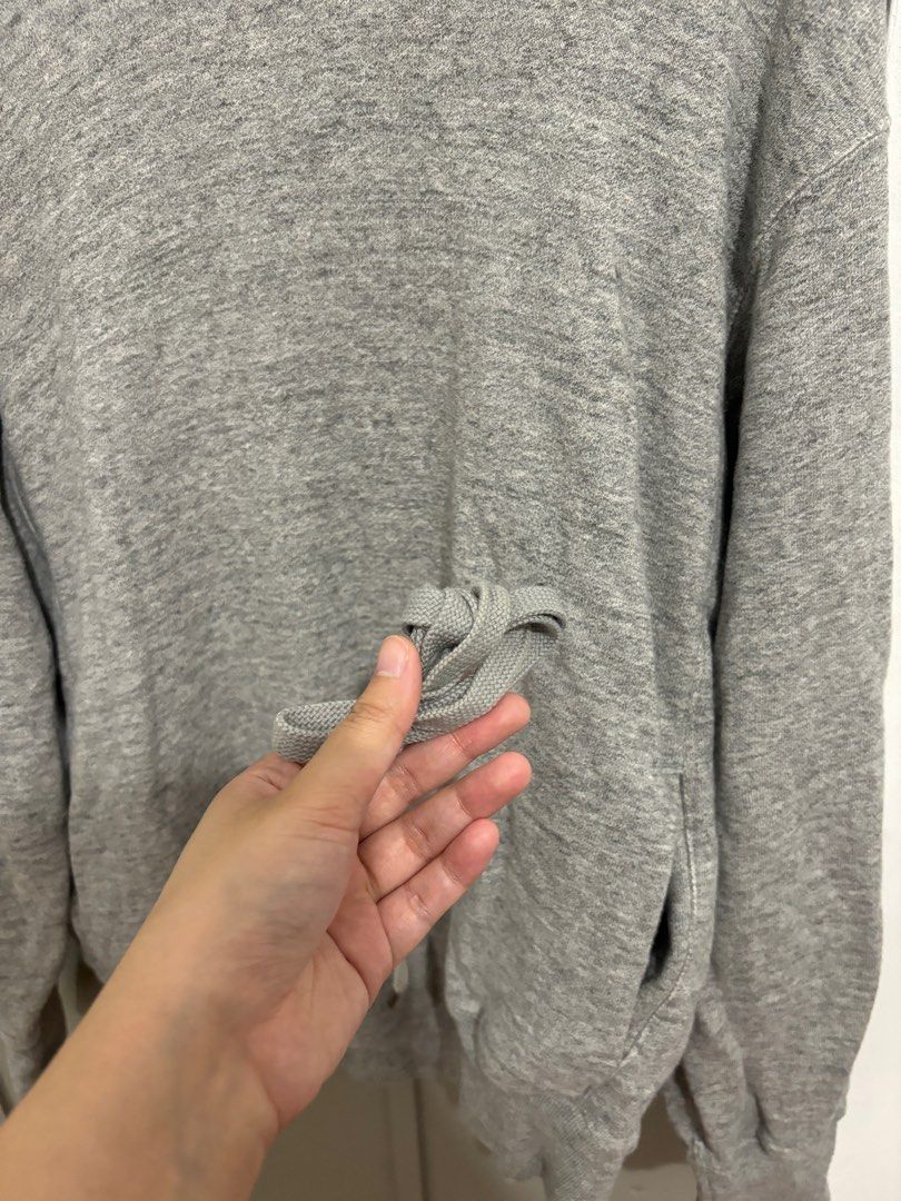 Uniqlo Pullover Hoodie | Gray Basic Staple | PHP 500 (Category: Hoodies) located in Santa Rosa. Submitted by nicoledumps (Listing ID 1323446411, Image 2). Description: 🧥 Uniqlo Gray Hoodie 🧥 Condition: Well Used (Needs hood string reinserted) ✨ Size: Medium (M on tag) Color: Gray Brand: Uniqlo 📸 Actual photo posted! 📍 Meet-up only at SM Santa Rosa, Laguna, or shipping via J&T 🚚 DM for a faster transaction! 💌 Mode of Payment: GCASH/MAYA 💳 N