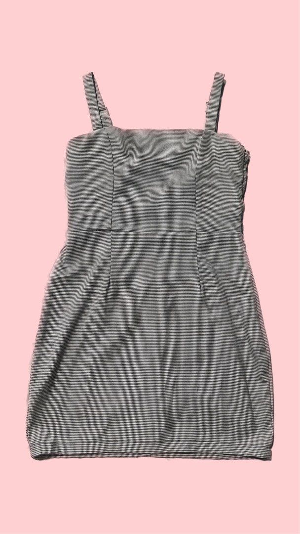 Lola & Daisies Dress (Category: Dresses) located in Manila. Submitted by praynes (Listing ID 1323331662, Image 1). Description: Lola & Daisies short dress. Used once only. Brand is Lola & Daisies.