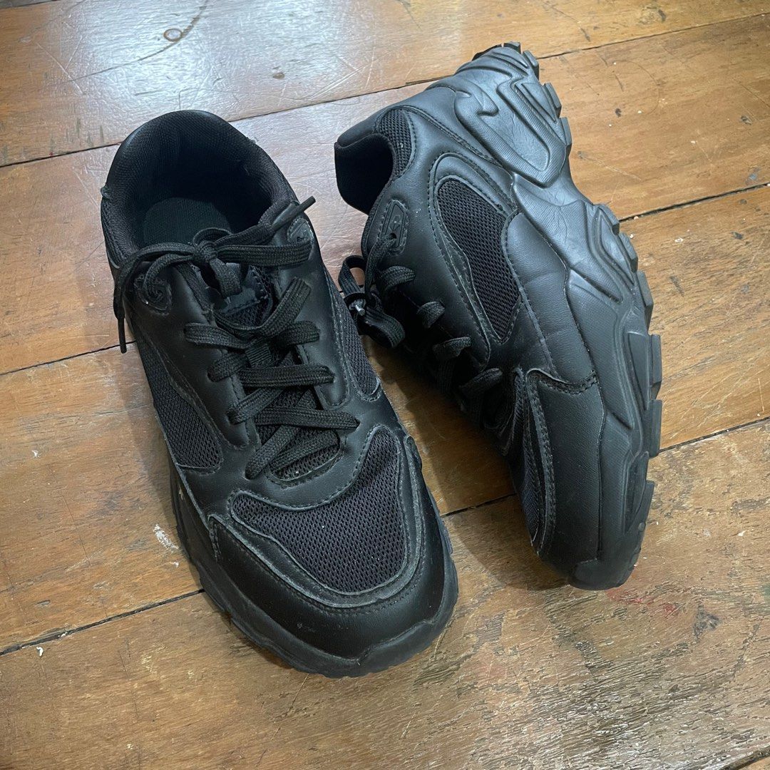 World balance black running shoes cheap
