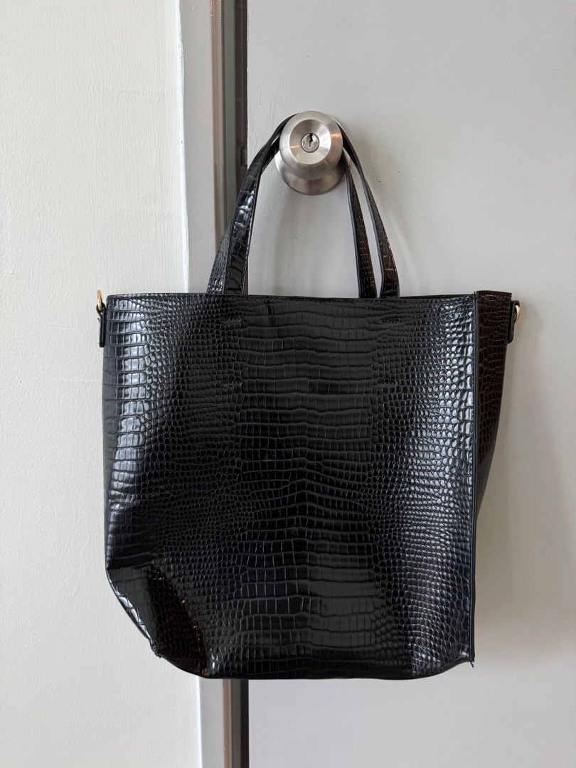 Zalora Black Tote Bag Women s Fashion Bags Wallets Tote Bags on Carousell
