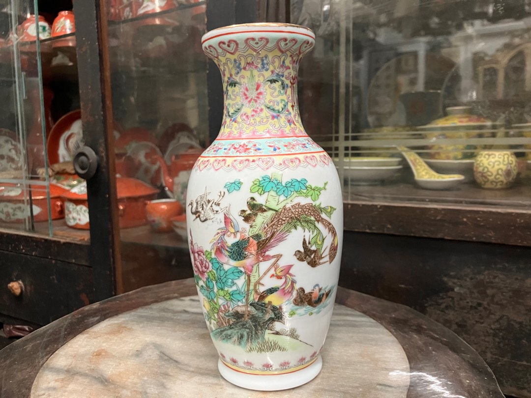 中国　中国景徳鎮製　薄胎　粉彩　漢詩花鳥文瓶　一對　C　R8384 中国景徳鎮 壺 花器 花瓶 壺 粉彩 漢詩孔雀牡丹文 切ない 唐