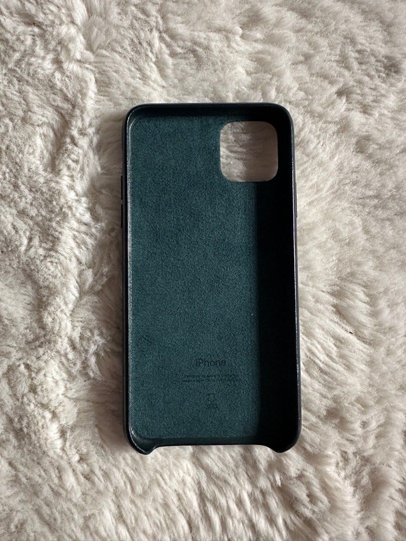 Apple leather case in Midnight Green for Iphone 11 Pro Max (Category: Cases & Sleeves) located in Marikina City. Submitted by closet.ar (Listing ID 1326533899, Image 2). Description: Well used! 😊.