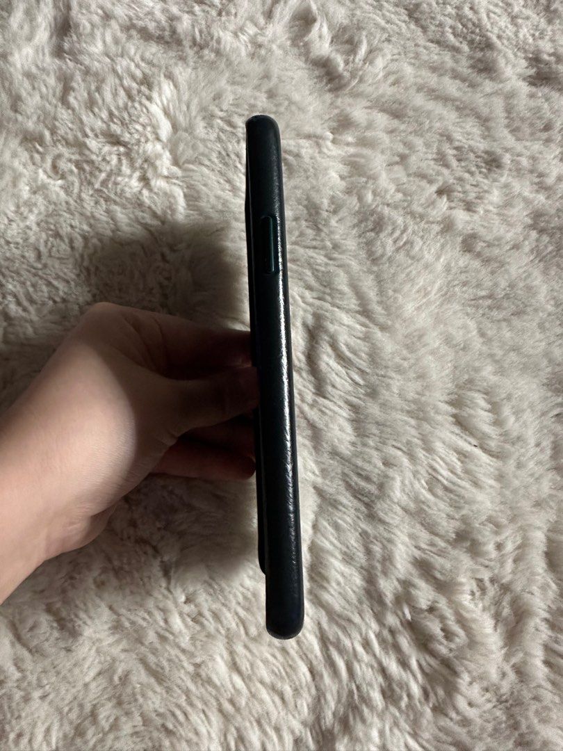 Apple leather case in Midnight Green for Iphone 11 Pro Max (Category: Cases & Sleeves) located in Marikina City. Submitted by closet.ar (Listing ID 1326533899, Image 3). Description: Well used! 😊.