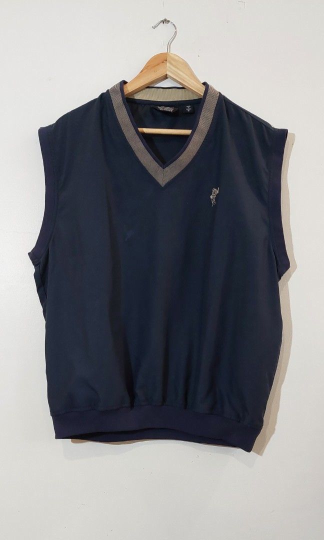 Ashworth Golf Vest Meduim (Category: Coats, Jackets and Outerwear) located in Pasig City. Submitted by charlespatricklee (Listing ID 1326588522, Image 2). Description: Made in Taiwan, Med to Large, Good Quality.