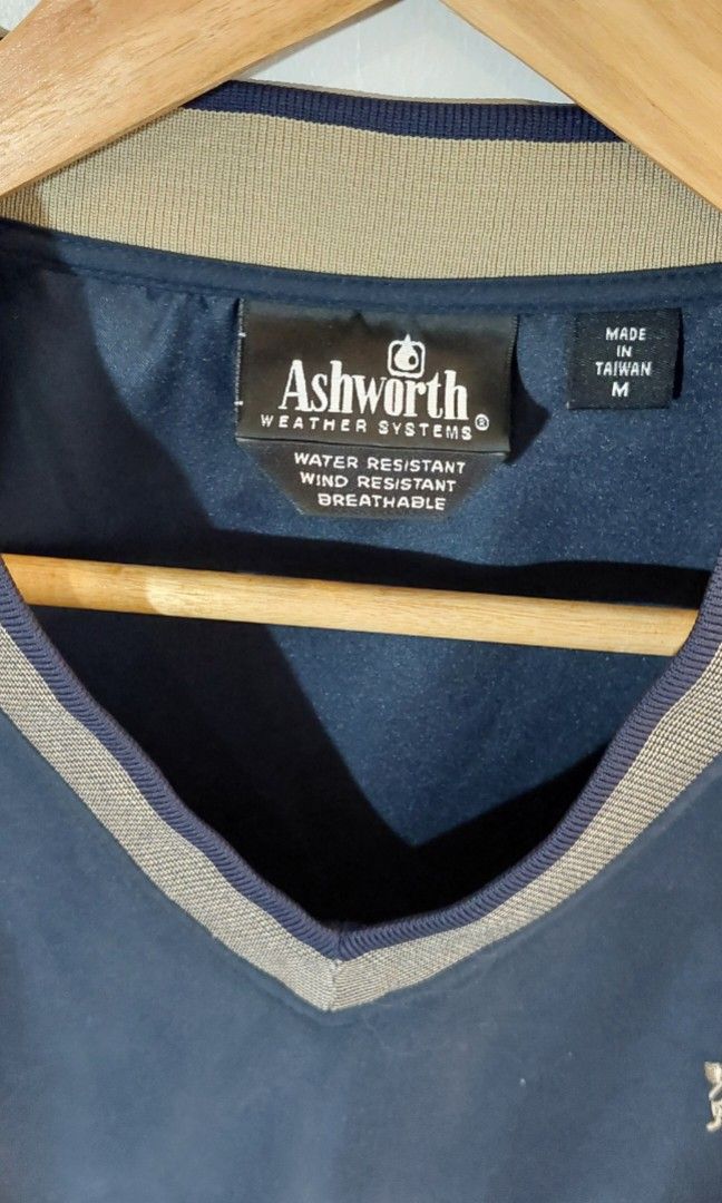 Ashworth Golf Vest Meduim (Category: Coats, Jackets and Outerwear) located in Pasig City. Submitted by charlespatricklee (Listing ID 1326588522, Image 1). Description: Made in Taiwan, Med to Large, Good Quality.