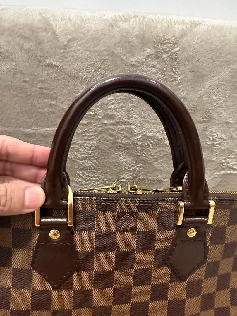 Authentic LV Alma Damier PM (Category: Luxury Bags & Wallets) located in Quezon City. Submitted by jhaediah (Listing ID 1326579394, Image 3). Description: Rank AB With dustbag .