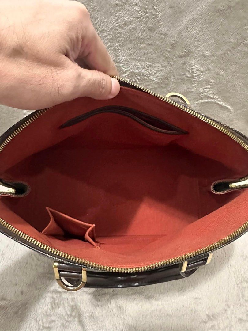 Authentic LV Alma Damier PM (Category: Luxury Bags & Wallets) located in Quezon City. Submitted by jhaediah (Listing ID 1326579394, Image 2). Description: Rank AB With dustbag .