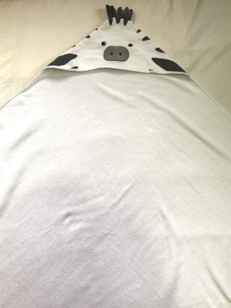 Baby Hooded Bath Towel (Category: Other Baby Bathing & Changing Needs) located in Bocaue. Submitted by aadcdc (Listing ID 1326581343, Image 2). Description: Baby Hooded Bath Towel 400 Condition: Brand New Super soft and absorbent Just kept in storage.