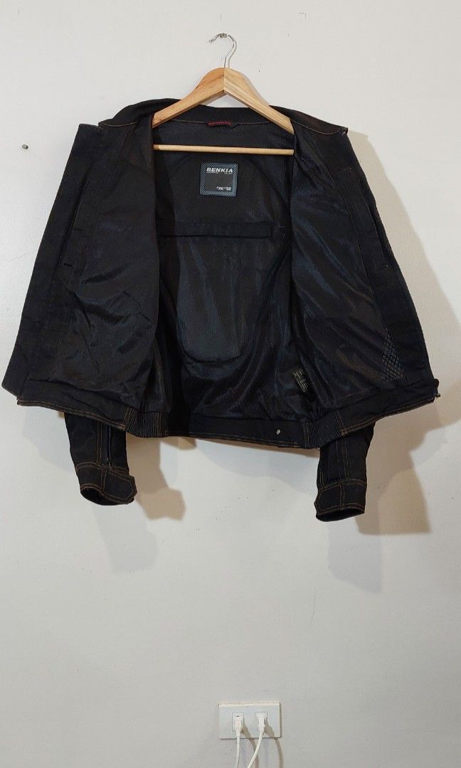 BENKIA Riding Jacket JP XXL EU52 (Category: Coats, Jackets and Outerwear) located in Pasig City. Submitted by charlespatricklee (Listing ID 1326571421, Image 1). Description: Authentic BENKIA Jacket guarantee CE approve Protection pads ⁃ Chest Foam padded ⁃ Elbow padded ⁃ Shoulder padded ⁃ Back Foam padded OUTER: 80% Cotton+20% Spandex OUTER MESH: 100% Polyester LINING: 100% Polyester PROTECT: Shoulder protector *2 Elbow protector x2 The Back pro